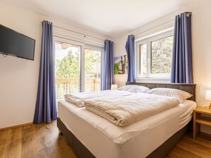 Furniture, Window, Wood, Comfort, Shade, Lighting, Interior Design, Building, Curtain