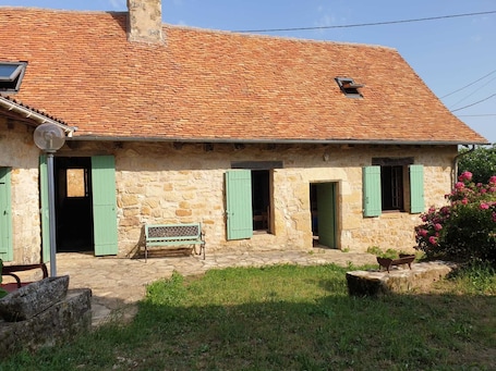 Jolie façade en pierre du Périgord!