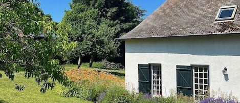 Un grand jardin et herbarium