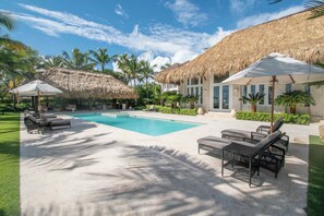 La Guappa - ocean front luxury villa in Punta Cana golf and beach resort (2440)