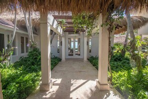 La Guappa - ocean front luxury villa in Punta Cana golf and beach resort (2443)