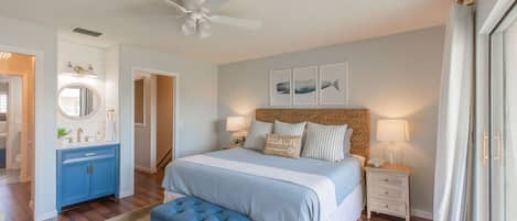 The primary suite is spacious & features a long size bed. 