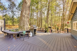 Spacious Deck | Gas Grill | Seating