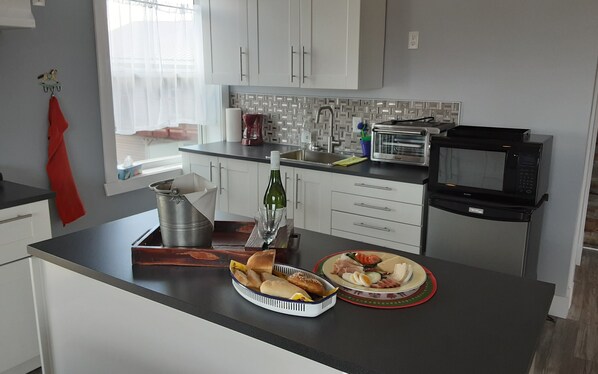 Some cooking essentials like oil, salt, pepper, etc provided. 