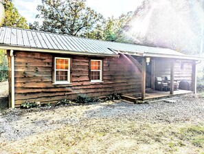 Front of the cabin. Gravel area to unload.