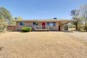 Home Exterior | Keyless Entry | Putting Green | Covered Parking