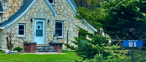 The Stone Cottage near Indian Lake State Park