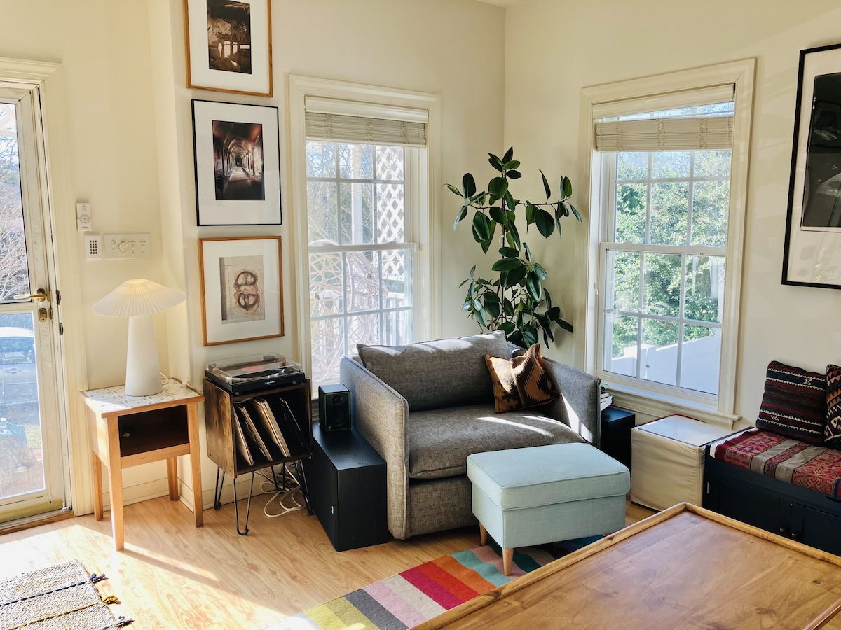 3 bdrm home with lots of space, 15 min walk through Nature Conservancy to beach