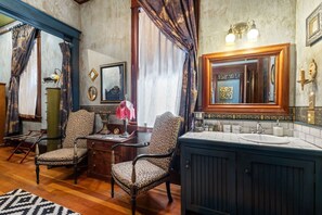 Bathroom vanity