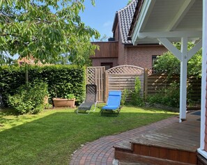 überdachte Terrasse / privater Garten zur Alleinbenutzung