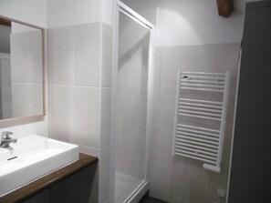 salle de douche à l'étage