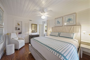 FIRST BEDROOM, KING MASTER SUITE W/PRIVATE ENSUITE BATHROOM