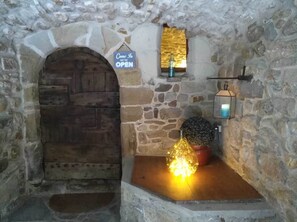 Les terrasses, gîtes en Cévennes, salle La source