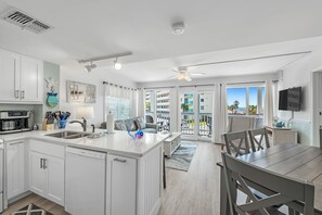 Beautiful and Relaxing Condo - Family time in the Main Living Area