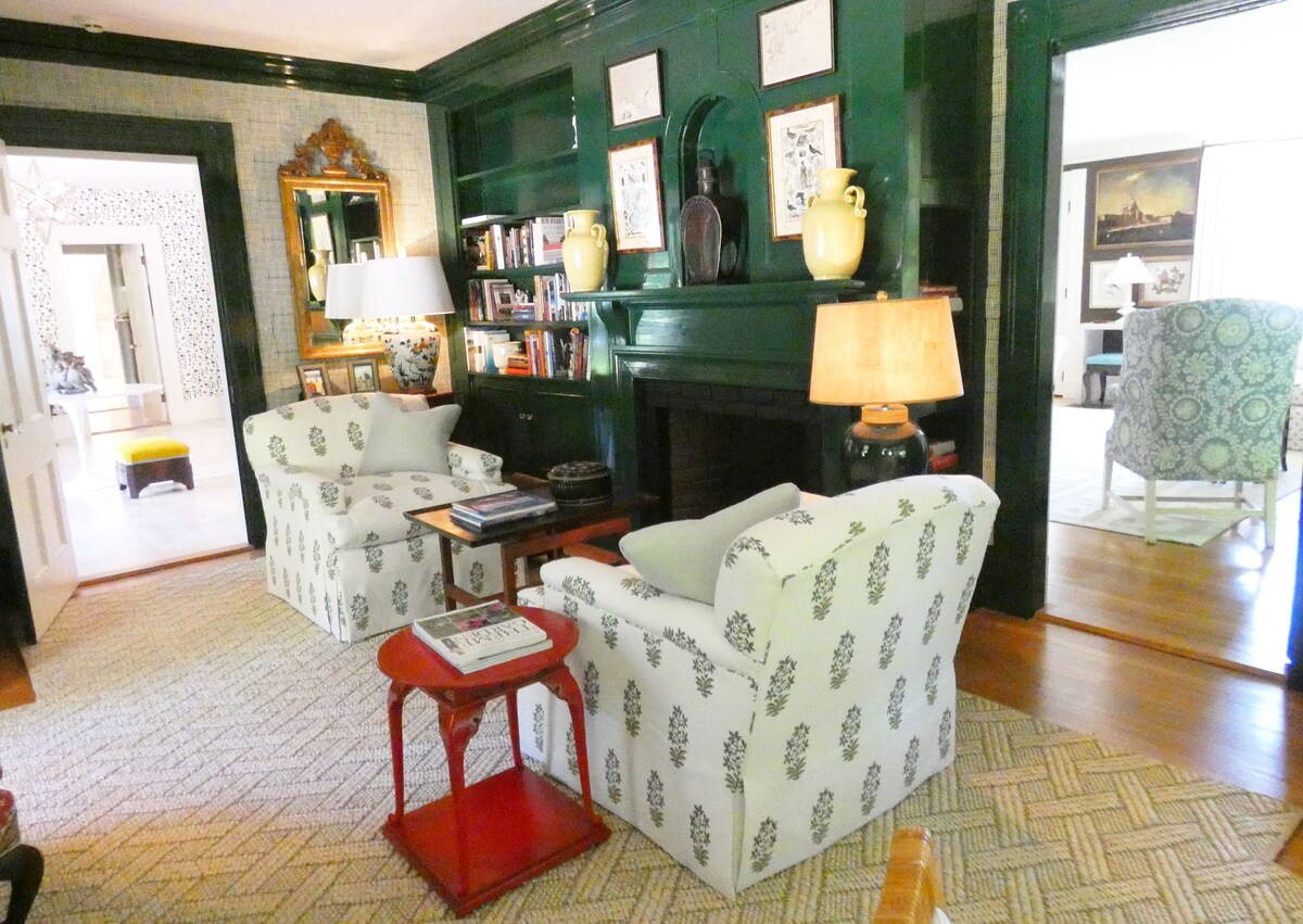 Stunning Northeast Harbor Cottage! Private cobblestone beach, close to town.
