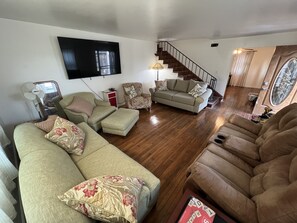 Furniture, Indoors, Living Room, Couch, Floor