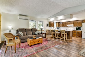 Living Room | In-Unit Laundry | 2 Mi to Merwin Lake Park