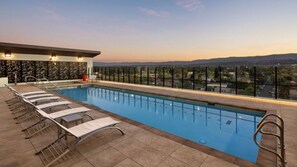 Rooftop Pool & Lounge