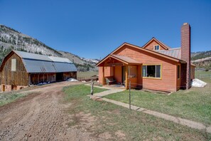 Exterior | Gravel Driveway (3 Vehicles)