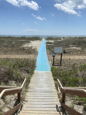 Private walkway to beach for Island Club 