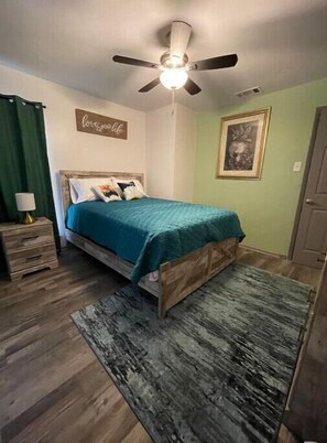 Green Room with queen size bed