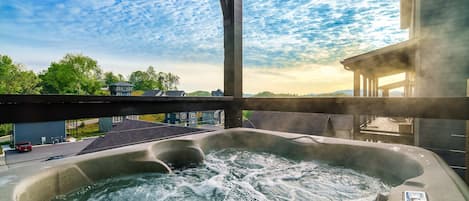 Bañera de hidromasaje al aire libre