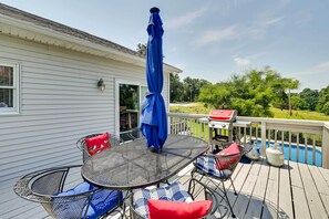 Deck | Gas Grill | Outdoor Dining