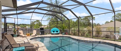 Huge screened in pool deck with loungers and resort style lounger.  