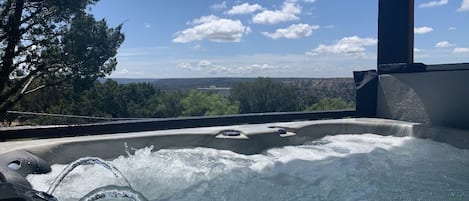 Bañera de hidromasaje al aire libre