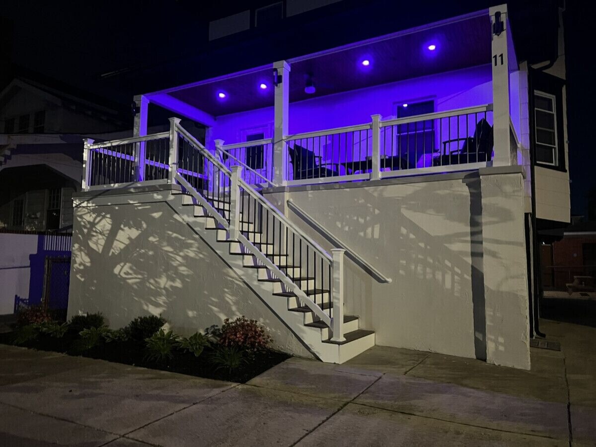 Just Renovated 4BR home – 1.5 Blocks to the Beach!