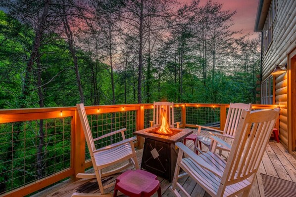 Escape to this cabin, where the fire on the deck and breathtaking views set the stage for unforgettable moments.
