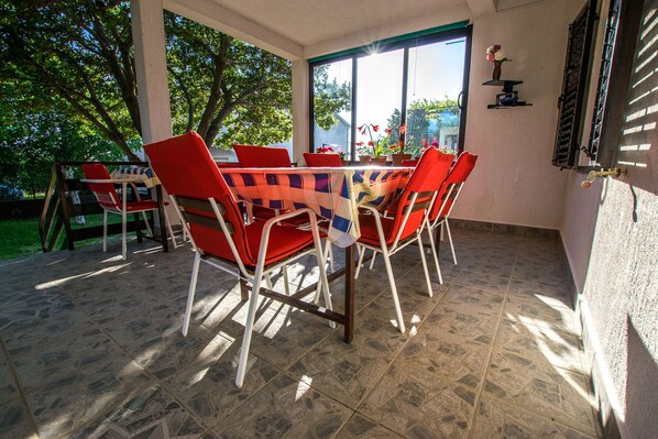 Outdoor dining