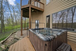 Take in the awe-inspiring river views while relaxing in the hot tub.