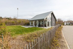 Stugans exteriör [sommar]