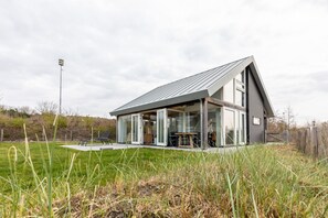 Stugans exteriör [sommar]