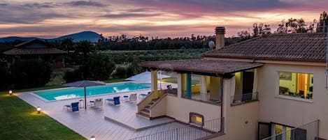 Building Exterior, Pool
