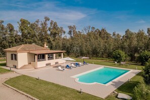 Building Exterior, Garden, Outdoor, Pool