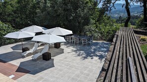 terraço junto da piscina