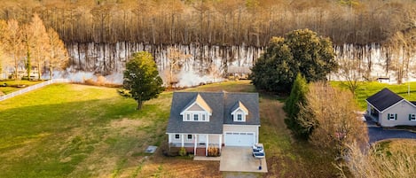 Welcome to Casa Del Rio perched on the Pocomoke River!