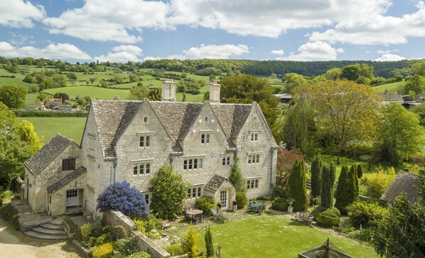 16th Century listed building with a large beautiful garden