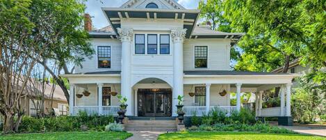 The Junius Palace - a SkyRun Central Dallas Property - Front House - Front House