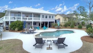 Plenty of comfortable seating around the pool