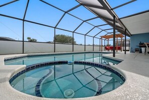 Hot tub & pool