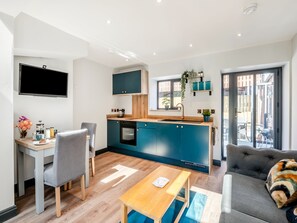 Open plan living space | The Hive - Fieldhouse Farm Cottages, Skirlaugh