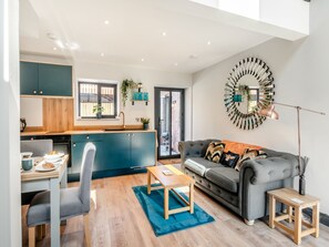 Open plan living space | The Hive - Fieldhouse Farm Cottages, Skirlaugh