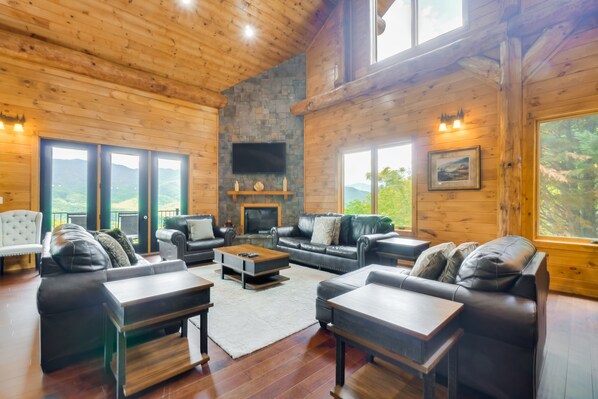 Gatlinburg Vacation Rental | 4BR | 4.5BA | 3,200 Sq Ft | Step-Free Entry