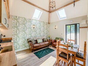 Open plan living space | The Roost - Fieldhouse Farm Cottages, Skirlaugh