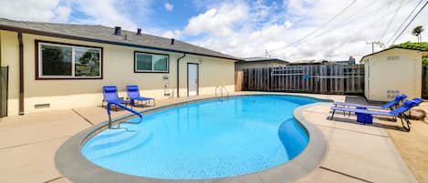 Salinas Vacation Rental | 3BR | 2BA | 3 Steps Required for Access | 1,300 Sq Ft