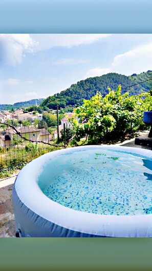 Bain à remous extérieur