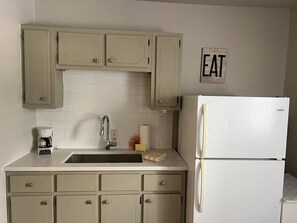 Fully equipped kitchen with appliances